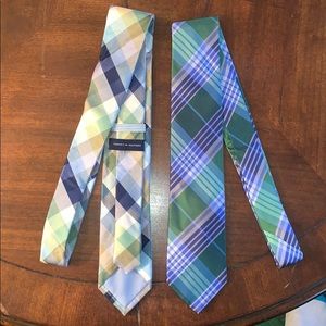 2 Tommy Hilfiger ties